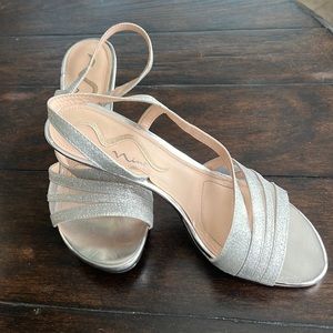 Nina Woman’s sized 7.5 Sparkly Silver Shoes
